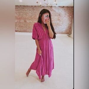 En Crème Cocktail Dress - Plunging Neckline